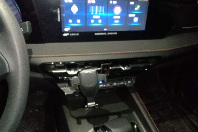 Used CHANGAN OSHAN X7 PLUS 2022 1.5T Blue Whale Edition Automatic Luxury Trim Audio And AC Panel