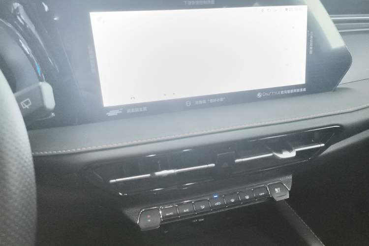 Used CHANGAN OSHAN X7 PLUS 2022 1.5T Blue Whale Edition Automatic Geeker Navigation Model Audio And AC Panel