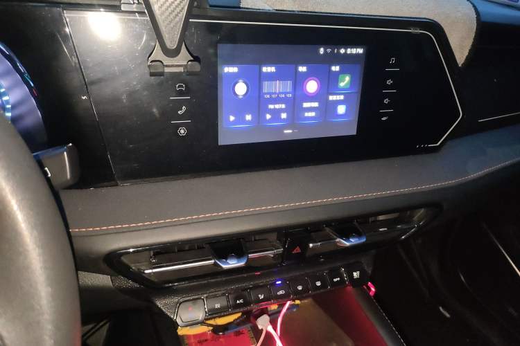 Used CHANGAN OSHAN X7 PLUS 2022 1.5T Blue Whale Edition Automatic Luxury Version Audio And AC Panel