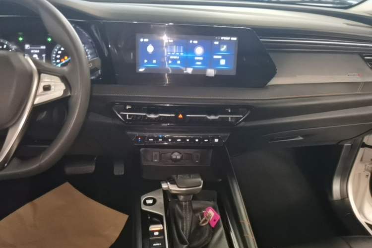 Used CHANGAN OSHAN X7 PLUS 2022 1.5T Blue Whale Edition Automatic Luxury Trim Audio And AC Panel