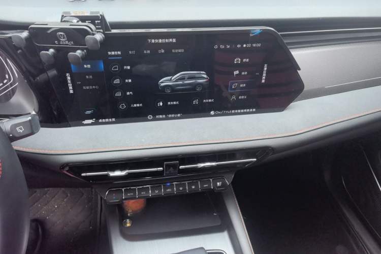 Used CHANGAN OSHAN X7 PLUS 2022 1.5T Blue Whale Edition Automatic Prestige Version Audio And AC Panel