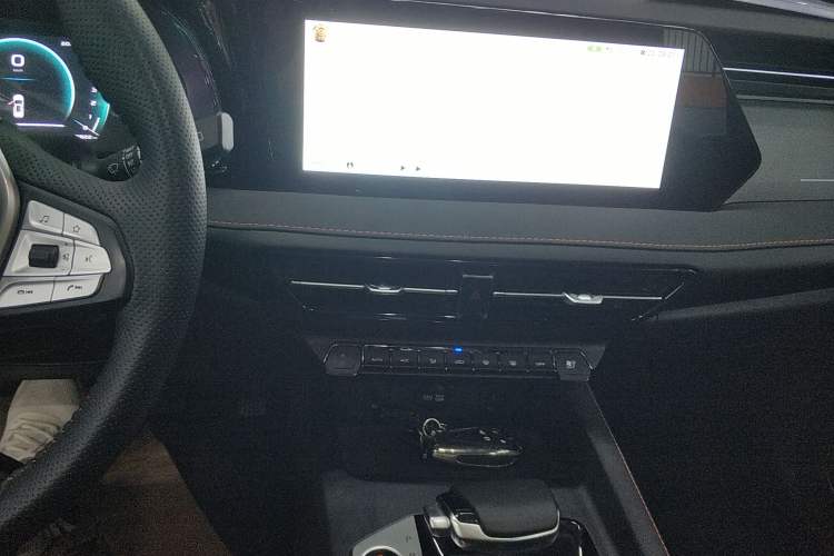 Used CHANGAN OSHAN X7 PLUS 2022 1.5T Blue Whale Edition Automatic Prestige Version Audio And AC Panel