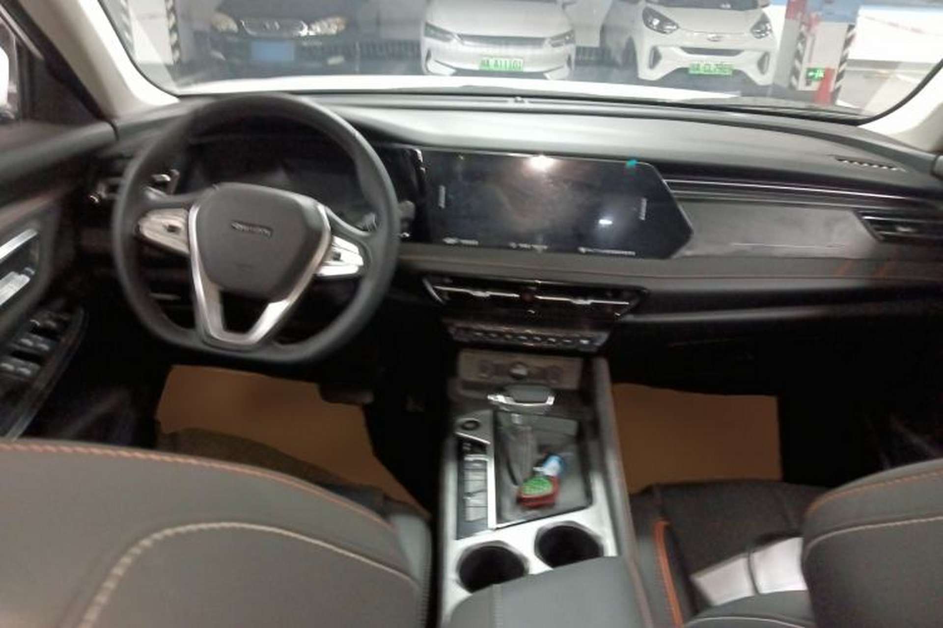 Used CHANGAN OSHAN X7 PLUS 2022 1.5T Blue Whale Edition Automatic Prestige Version Center Console