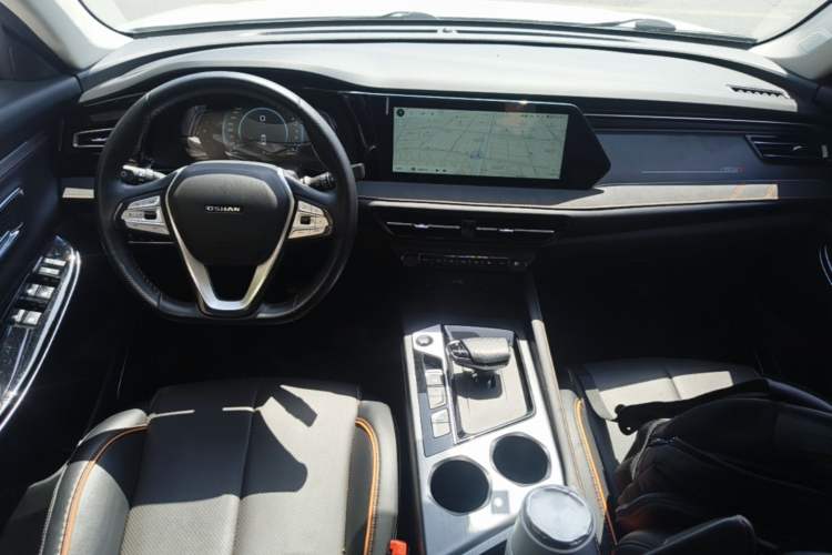 Used CHANGAN OSHAN X7 PLUS 2022 1.5T Blue Whale Edition Automatic ZhiZun Model Center Console