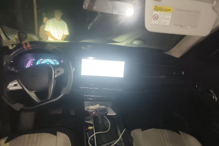 Used CHANGAN OSHAN X7 PLUS 2022 1.5T Blue Whale Edition Automatic Prestige 7-Seater Center Console
