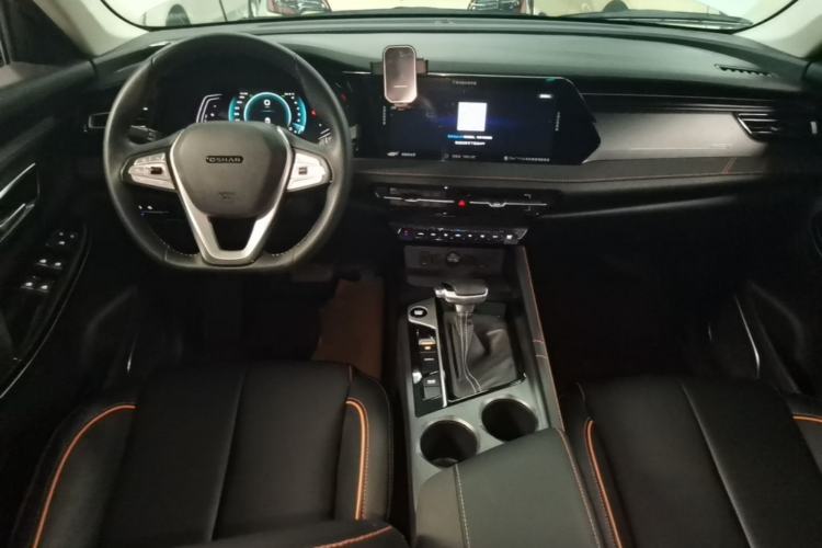Used CHANGAN OSHAN X7 PLUS 2022 1.5T Blue Whale Edition Automatic Prestige Version Center Console