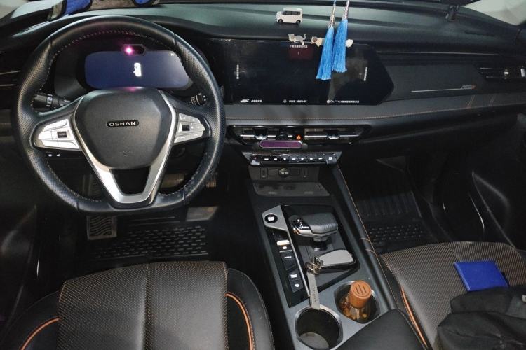 Used CHANGAN OSHAN X7 PLUS 2022 1.5T Blue Whale Edition Automatic Geeker Navigation Model Center Console
