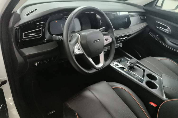Used CHANGAN OSHAN X7 PLUS 2022 1.5T Blue Whale Edition Automatic Geeker Navigation Model Center Console