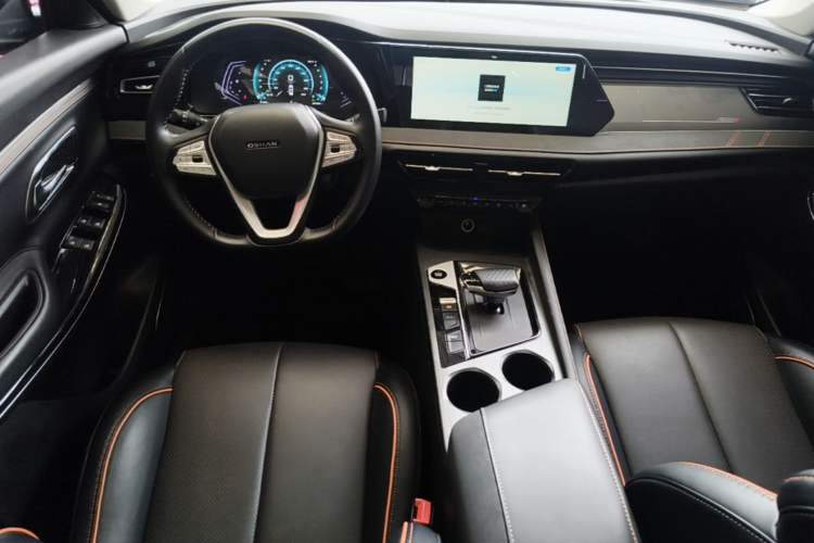 Used CHANGAN OSHAN X7 PLUS 2022 1.5T Blue Whale Edition Automatic ZhiZun Model Center Console