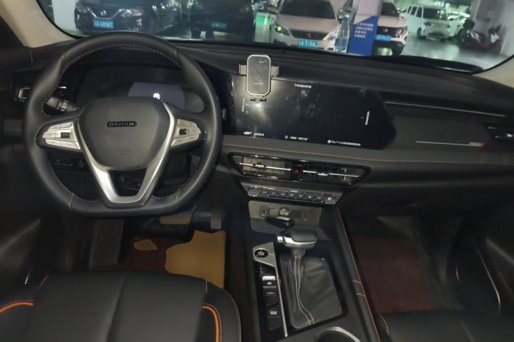 Used CHANGAN OSHAN X7 PLUS 2022 1.5T Blue Whale Edition Automatic Prestige Version Center Console