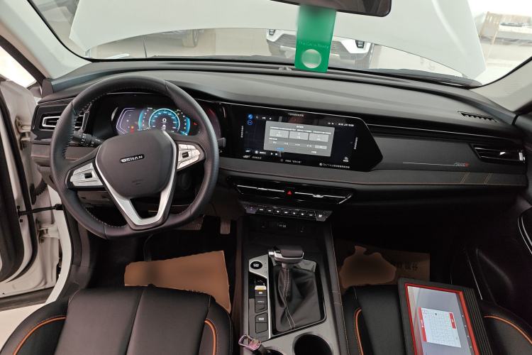 Used CHANGAN OSHAN X7 PLUS 2022 1.5T Blue Whale Edition Automatic Prestige Version Center Console