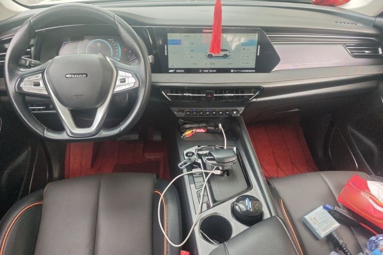 Used CHANGAN OSHAN X7 PLUS 2022 1.5T Blue Whale Edition Automatic ZhiZun Model Center Console