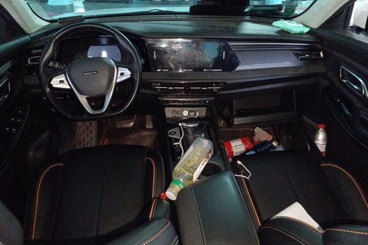 Used CHANGAN OSHAN X7 PLUS 2022 1.5T Blue Whale Edition Automatic Prestige Version Center Console