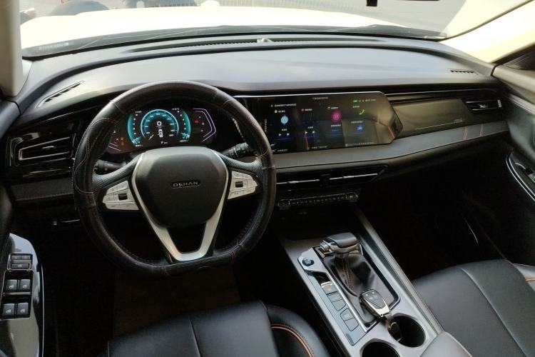 Used CHANGAN OSHAN X7 PLUS 2022 1.5T Blue Whale Edition Automatic Prestige Version Center Console