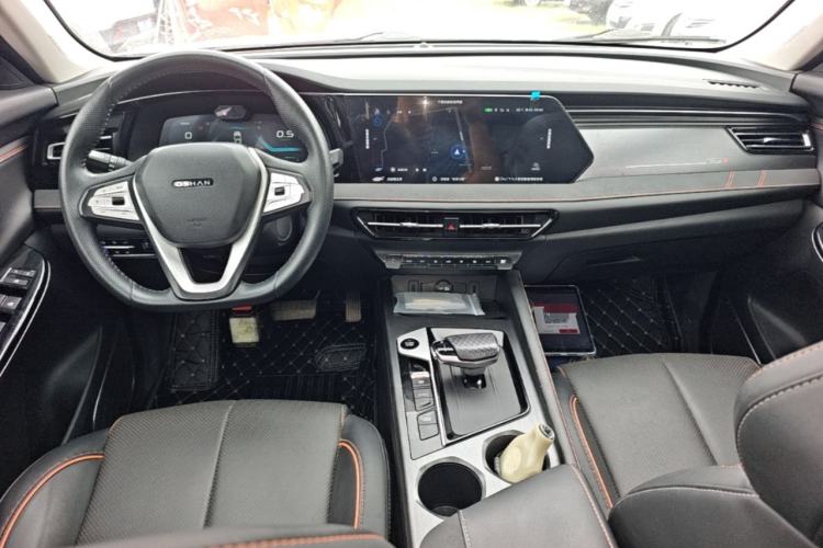 Used CHANGAN OSHAN X7 PLUS 2022 1.5T Blue Whale Edition Automatic Geeker Flagship Model Center Console