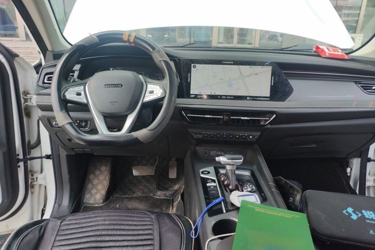Used CHANGAN OSHAN X7 PLUS 2022 1.5T Blue Whale Edition Automatic Prestige Version Center Console