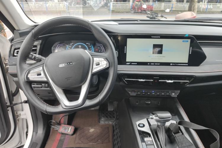 Used CHANGAN OSHAN X7 PLUS 2022 1.5T Blue Whale Edition Automatic Prestige 7-Seater Center Console