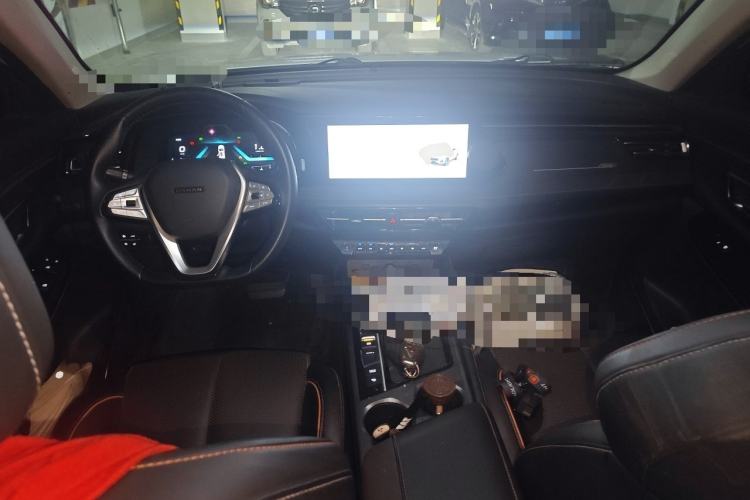 Used CHANGAN OSHAN X7 PLUS 2022 1.5T Blue Whale Edition Automatic Geeker Navigation Model Center Console