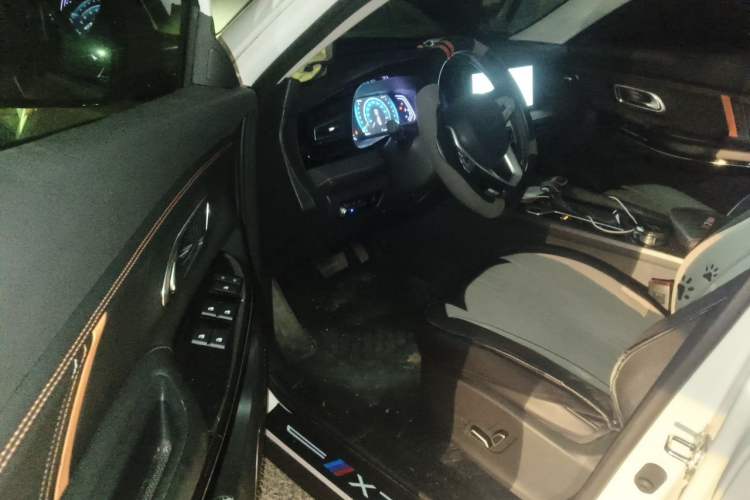 Used CHANGAN OSHAN X7 PLUS 2022 1.5T Blue Whale Edition Automatic Prestige 7-Seater Driver Seat