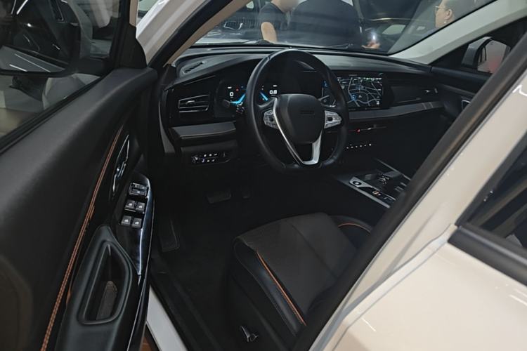 Used CHANGAN OSHAN X7 PLUS 2022 1.5T Blue Whale Edition Automatic Geeker Navigation Model Driver Seat