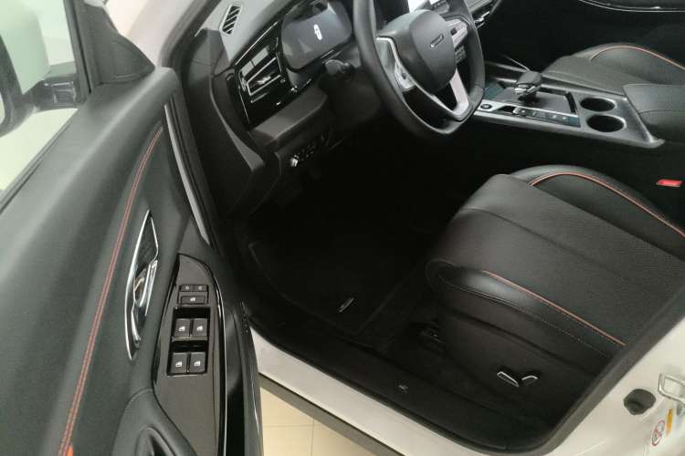 Used CHANGAN OSHAN X7 PLUS 2022 1.5T Blue Whale Edition Automatic Geeker Navigation Model Driver Seat