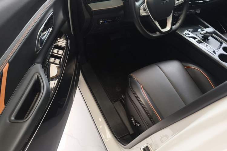 Used CHANGAN OSHAN X7 PLUS 2022 1.5T Blue Whale Edition Automatic ZhiZun Model Driver Seat