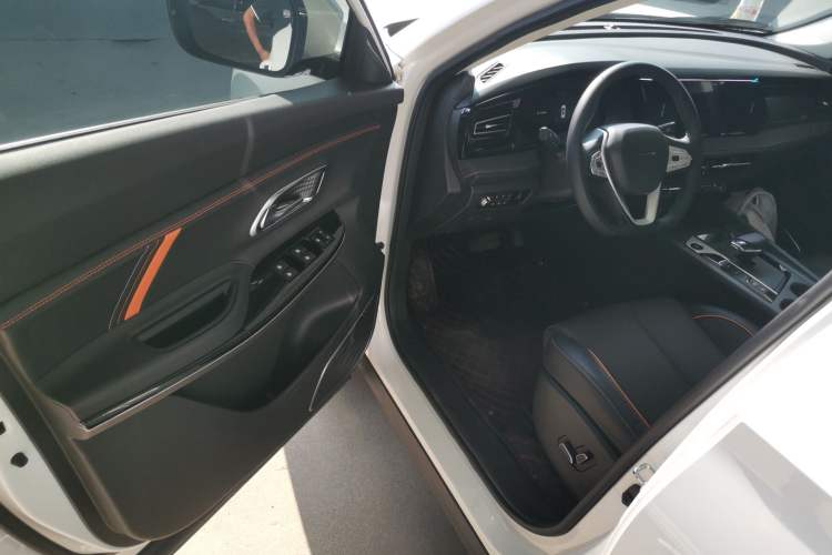 Used CHANGAN OSHAN X7 PLUS 2022 1.5T Blue Whale Edition Automatic Geeker Navigation Model Driver Seat