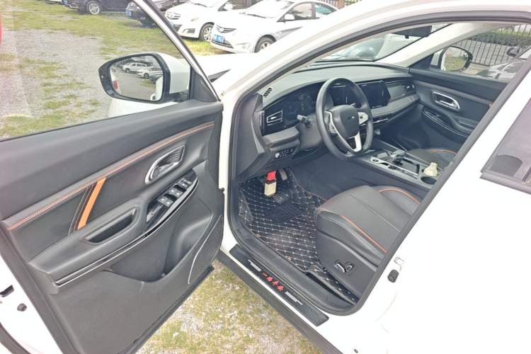 Used CHANGAN OSHAN X7 PLUS 2022 1.5T Blue Whale Edition Automatic Geeker Flagship Model Driver Seat