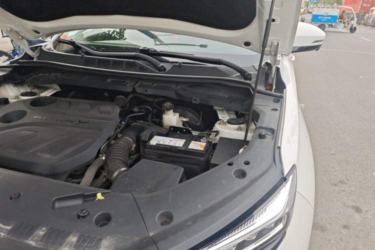 Used CHANGAN OSHAN X7 PLUS 2022 1.5T Blue Whale Edition Automatic ZhiZun Model Engine Bay Left