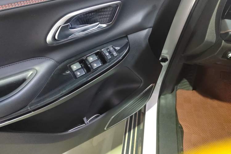 Used CHANGAN OSHAN X7 PLUS 2022 1.5T Blue Whale Edition Automatic Geeker Navigation Model Engine Bay