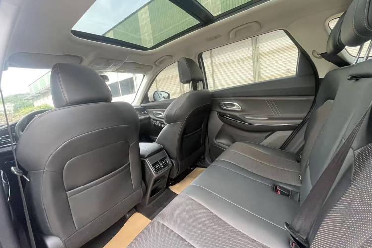 Used CHANGAN OSHAN X7 PLUS 2022 1.5T Blue Whale Edition Automatic ZhiZun Model Exterior 6