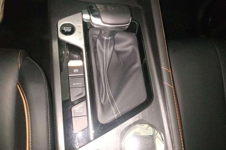 Used CHANGAN OSHAN X7 PLUS 2022 1.5T Blue Whale Edition Automatic Prestige Version Gear Lever
