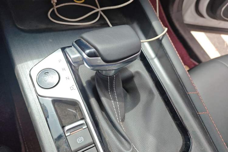 Used CHANGAN OSHAN X7 PLUS 2022 1.5T Blue Whale Edition Automatic Prestige 7-Seater Gear Lever