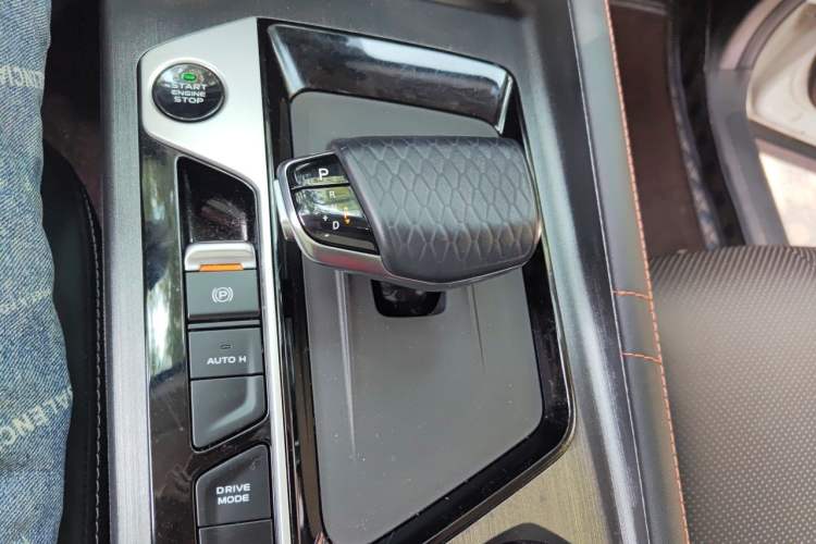 Used CHANGAN OSHAN X7 PLUS 2022 1.5T Blue Whale Edition Automatic Prestige Version Gear Lever