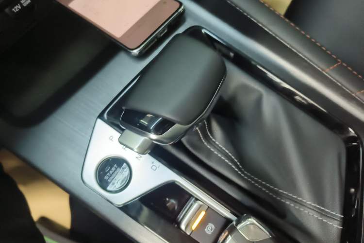 Used CHANGAN OSHAN X7 PLUS 2022 1.5T Blue Whale Edition Automatic Prestige Version Gear Lever
