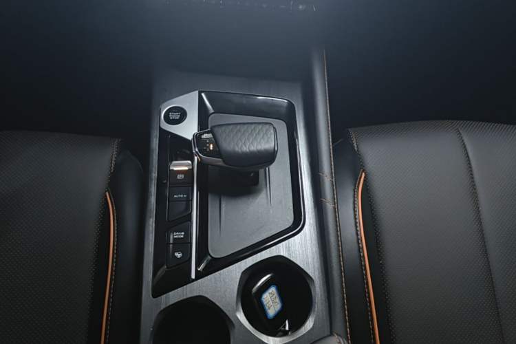 Used CHANGAN OSHAN X7 PLUS 2022 1.5T Blue Whale Edition Automatic Geeker Navigation Model Gear Lever