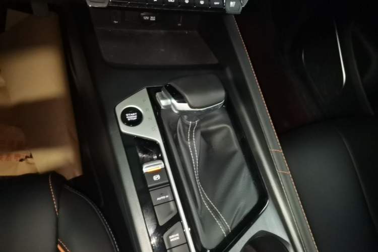 Used CHANGAN OSHAN X7 PLUS 2022 1.5T Blue Whale Edition Automatic Prestige Version Gear Lever