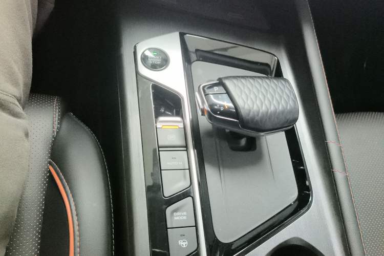 Used CHANGAN OSHAN X7 PLUS 2022 1.5T Blue Whale Edition Automatic Geeker Navigation Model Gear Lever