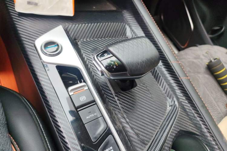 Used CHANGAN OSHAN X7 PLUS 2022 1.5T Blue Whale Edition Automatic Smart Luxury 7-Seater Gear Lever