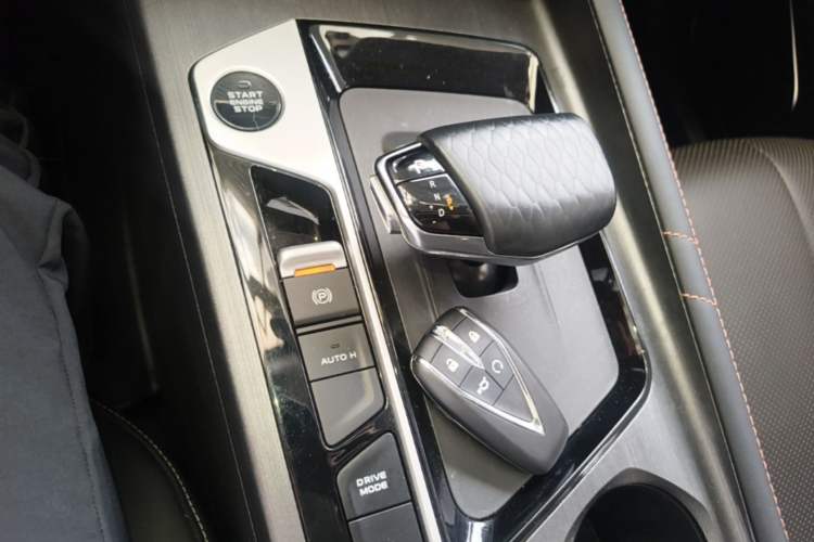 Used CHANGAN OSHAN X7 PLUS 2022 1.5T Blue Whale Edition Automatic ZhiZun Model Gear Lever