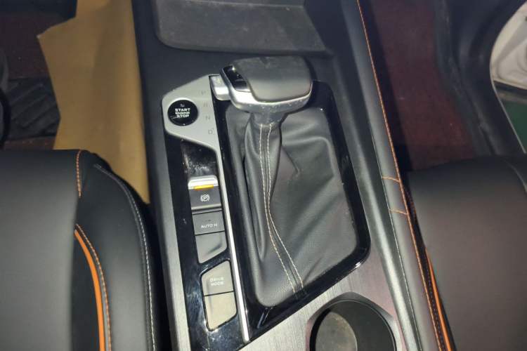 Used CHANGAN OSHAN X7 PLUS 2022 1.5T Blue Whale Edition Automatic Prestige Version Gear Lever
