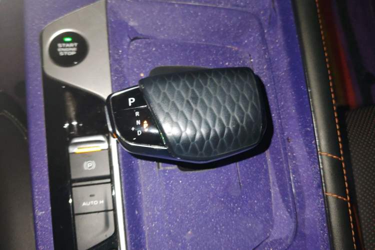 Used CHANGAN OSHAN X7 PLUS 2022 1.5T Blue Whale Edition Automatic Geeker Navigation Model Gear Lever