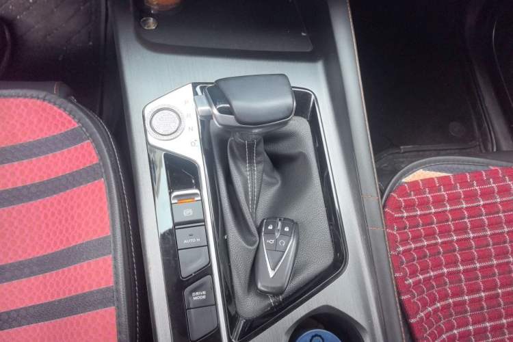 Used CHANGAN OSHAN X7 PLUS 2022 1.5T Blue Whale Edition Automatic Prestige Version Gear Lever