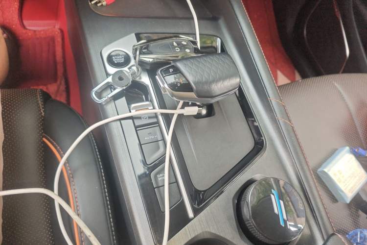 Used CHANGAN OSHAN X7 PLUS 2022 1.5T Blue Whale Edition Automatic ZhiZun Model Gear Lever