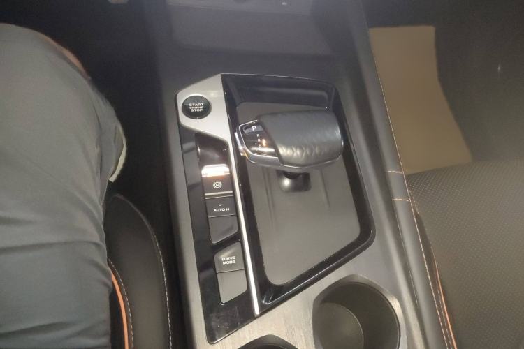 Used CHANGAN OSHAN X7 PLUS 2022 1.5T Blue Whale Edition Automatic ZhiZun Model Gear Lever