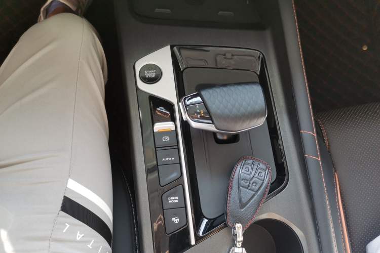 Used CHANGAN OSHAN X7 PLUS 2022 1.5T Blue Whale Edition Automatic Geeker Navigation Model Gear Lever