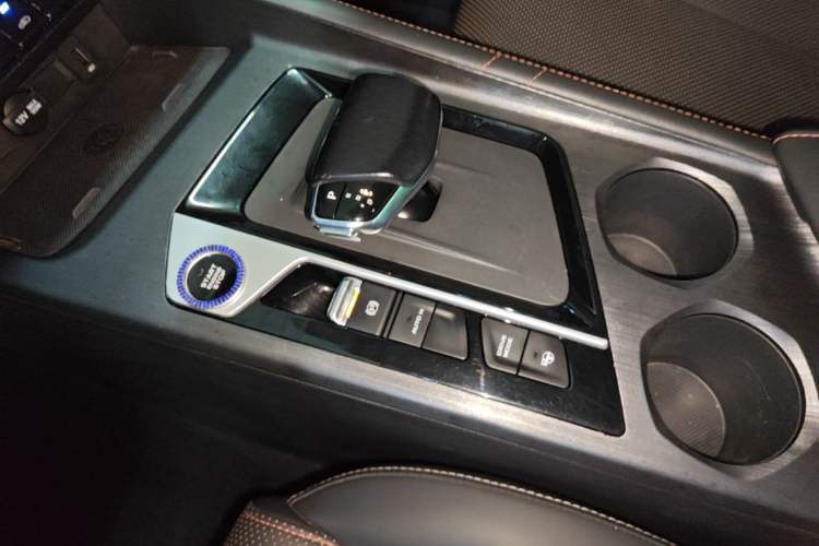 Used CHANGAN OSHAN X7 PLUS 2022 1.5T Blue Whale Edition Automatic Geeker Navigation Model Gear Lever