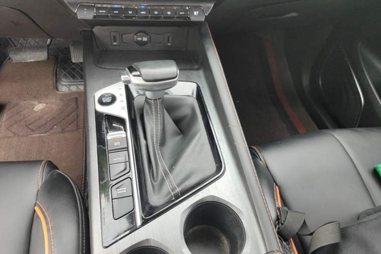 Used CHANGAN OSHAN X7 PLUS 2022 1.5T Blue Whale Edition Automatic Prestige 7-Seater Gear Lever