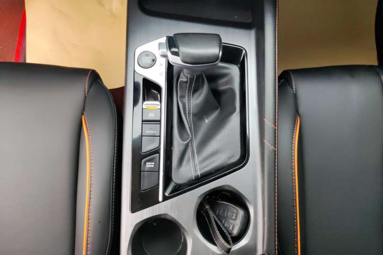 Used CHANGAN OSHAN X7 PLUS 2022 1.5T Blue Whale Edition Automatic Prestige Version Gear Lever