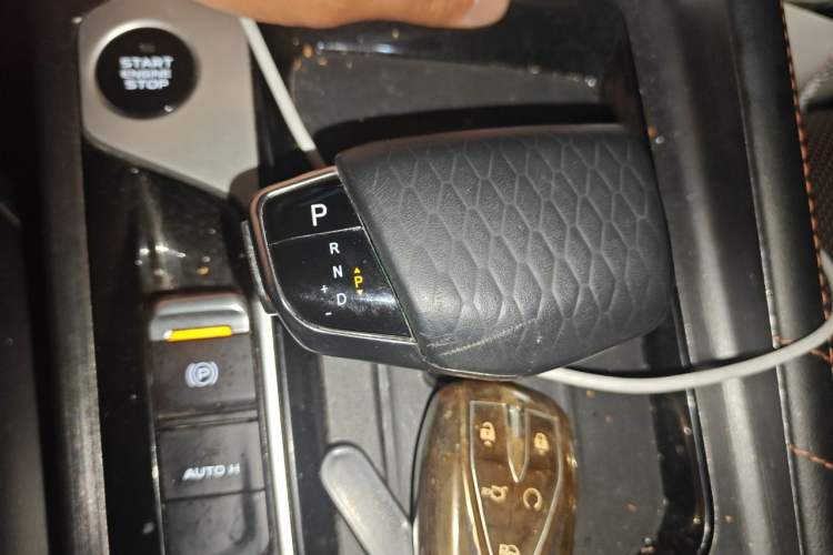 Used CHANGAN OSHAN X7 PLUS 2022 1.5T Blue Whale Edition Automatic Geeker Navigation Model Gear Lever